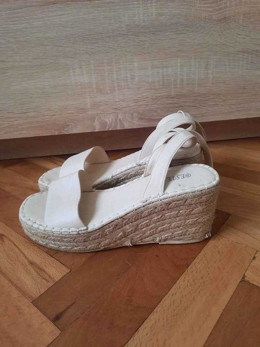 Сандали на платформа 39ти номер