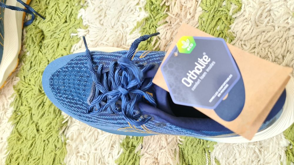 Продам кроссовки