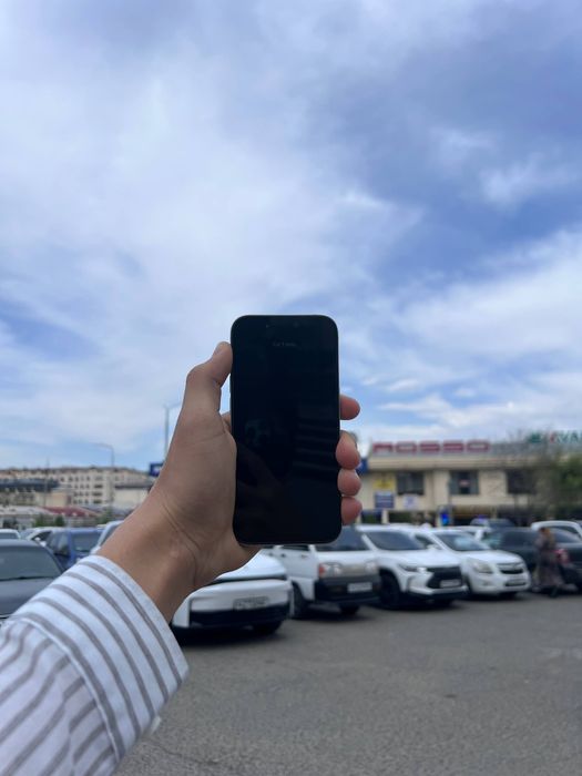 iPhone 15 pro ideal qadalgani