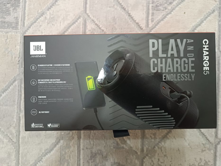 Продам колонку JBL charge5