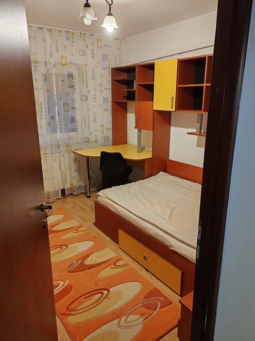 Închiriez apartament 3 camere decomadat