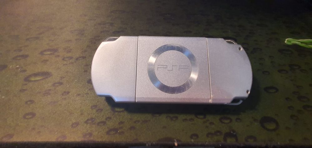 Vând Playstation Portabil (PSP) Seria 2004 Complet  Modat