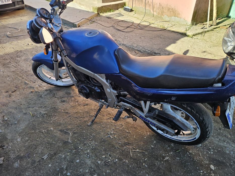 Motocicleta Suzuki 500