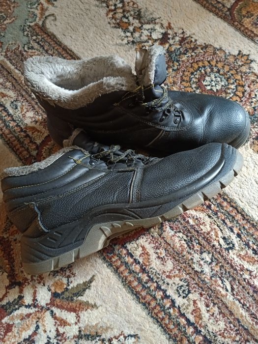 Продам спец обувь