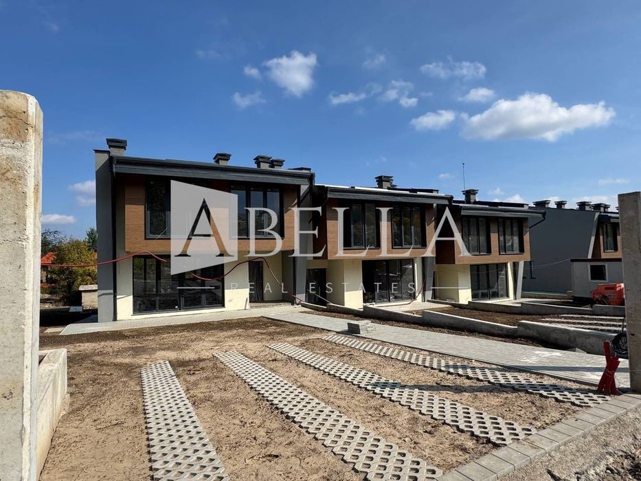 Продава се Къща в с. Панчарево, Област София-град - 253 кв.м за 2160 €/кв.м - Снимка #1