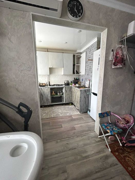 Продам трехкомнатную КЖБИ