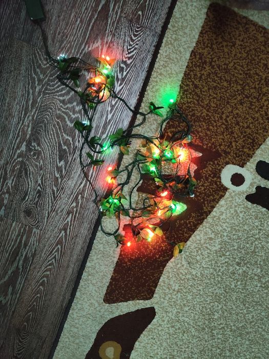 Продам  искусственную ель