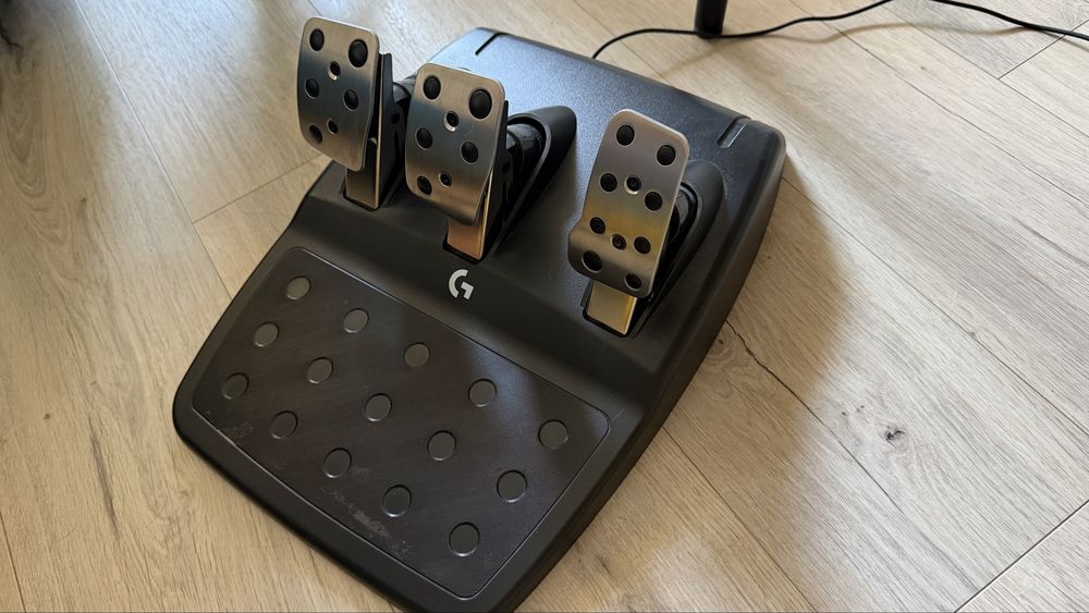 Logitech G923 TrueForce + Shifter за Xbox и PC, пълен комплект