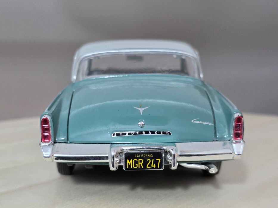 Macheta Auto 1/18 Maisto 1953 Studebaker Starliner