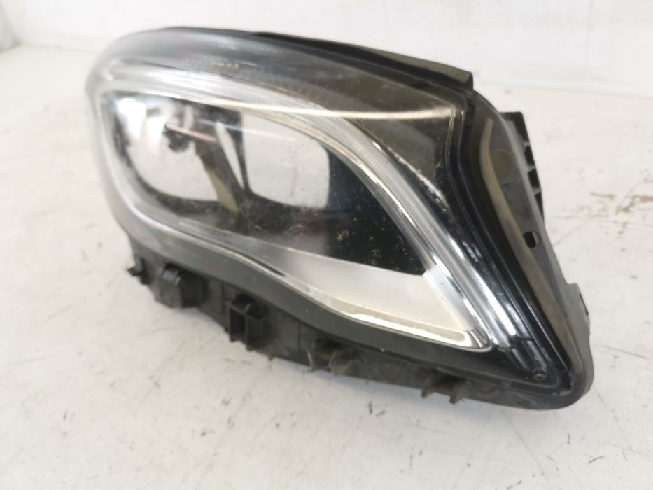 Десен фар стъкло Мерцедес-Бенц ГЛА-Клас / Mercedes-Benz GLA-Class X156