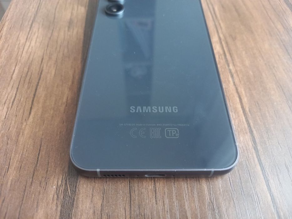 Samsung SM S711B/DS
