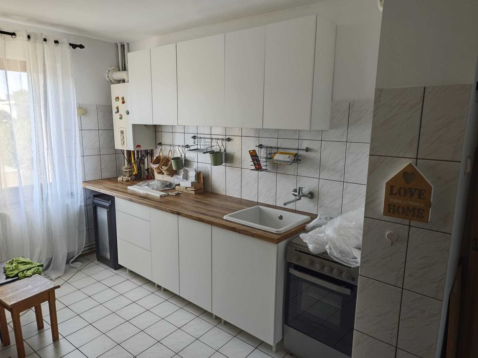 Dau in chirie un apartament in stare foarte buna zona Diamant