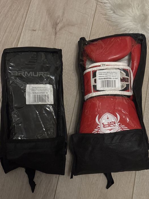 Mănuși de box Armura 10 OZ + feșe de box  2.5m Armura + tibiere Armura