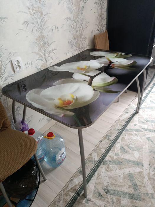 Продам кухонный стол