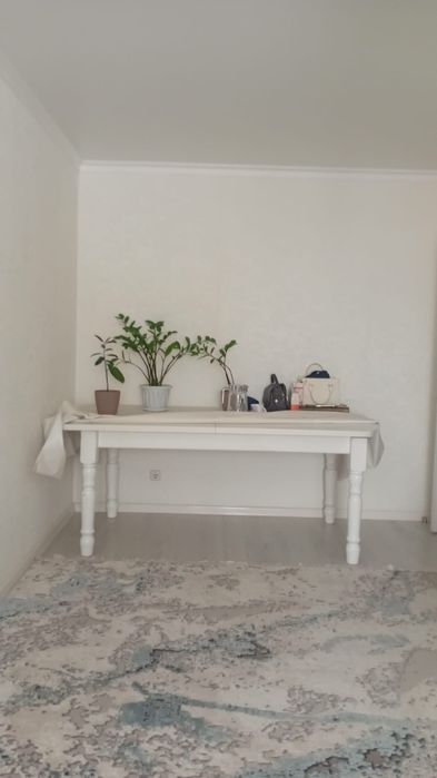 Продам стол со стульями.