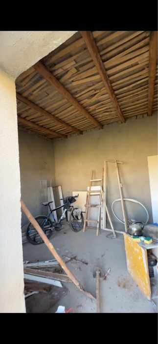 Hovli uchaska sotiladi 6 suti