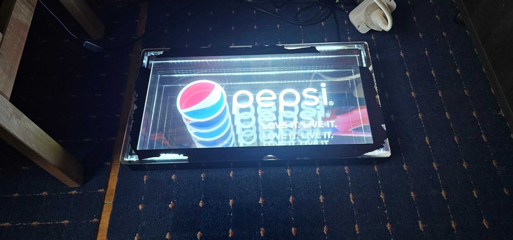 reclama luminoasa pepsi