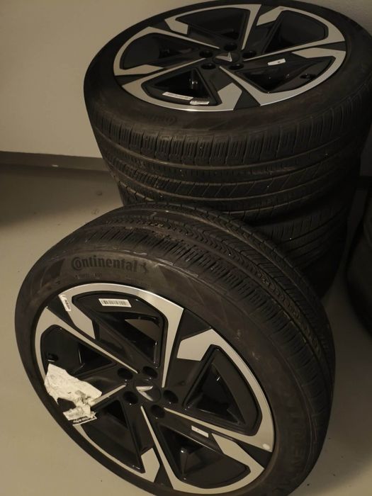 Vind set genți cu cauciuguri 275/40 R21