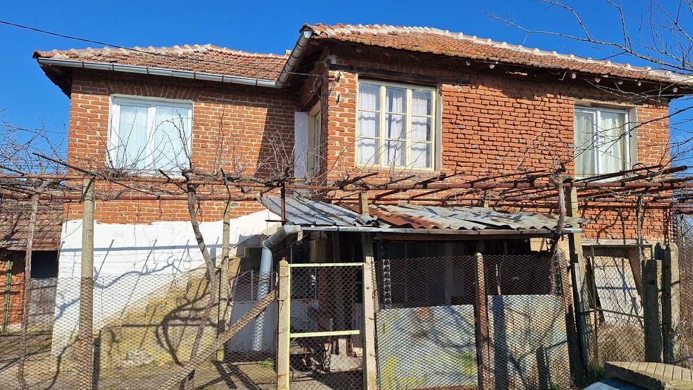 Къща с голям двор 6700 кв.м. за 29999 евро в с. Шарково от СОБСТВЕНИК