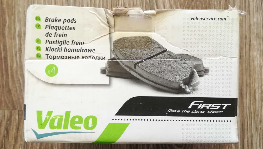 Комплект спирачни накладки VALEO 301064