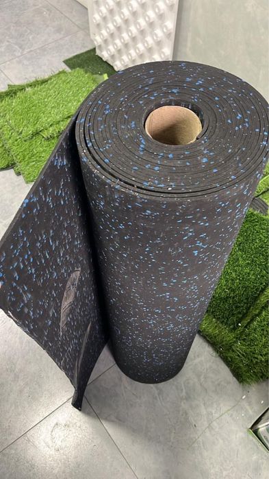 Исскуственный газон , резиновые плитки