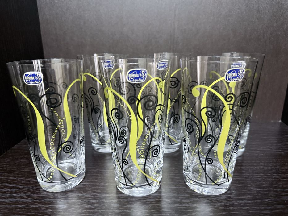 Посуда: бокалы, стаканы и рюмки