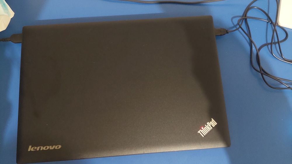 Laptop lenovo x1 carbon.