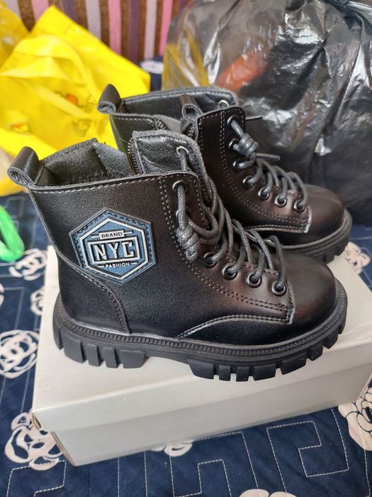 Продам обувь на мальчика.