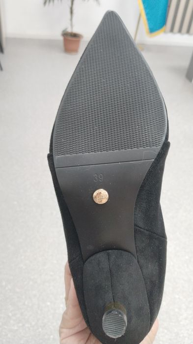 Продам новые сапоги