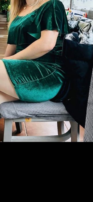 Зелена кадифена рокля