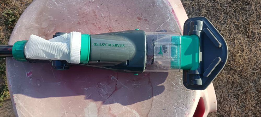 Ръчна прахосмукачка с батерия Shark Blaster за мини басейни и вани