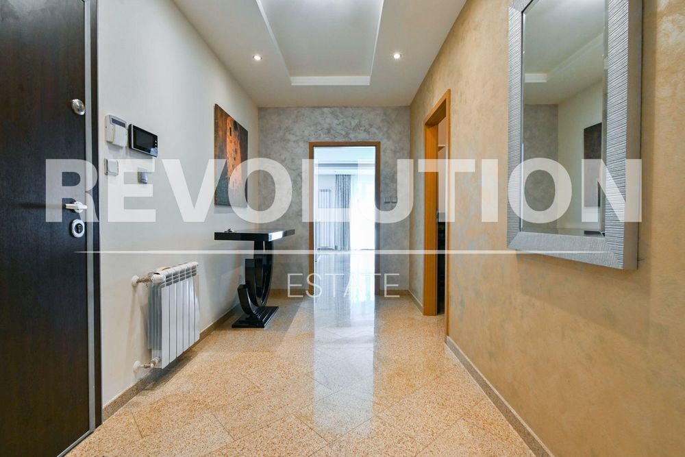 Дава се под наем Четиристаен апартамент в София, Лозенец - 202 кв.м за 2300 € - Снимка #15