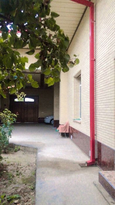 Ховли сотилади. Рай центр. Гул обод.