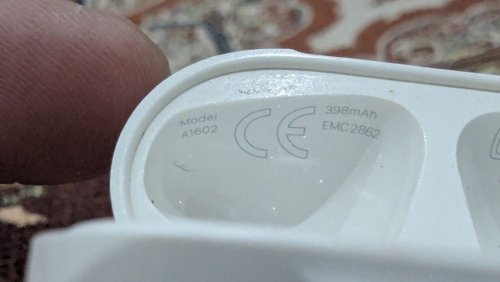 Оригинальный кейс AirPods 1/2 (A1602).