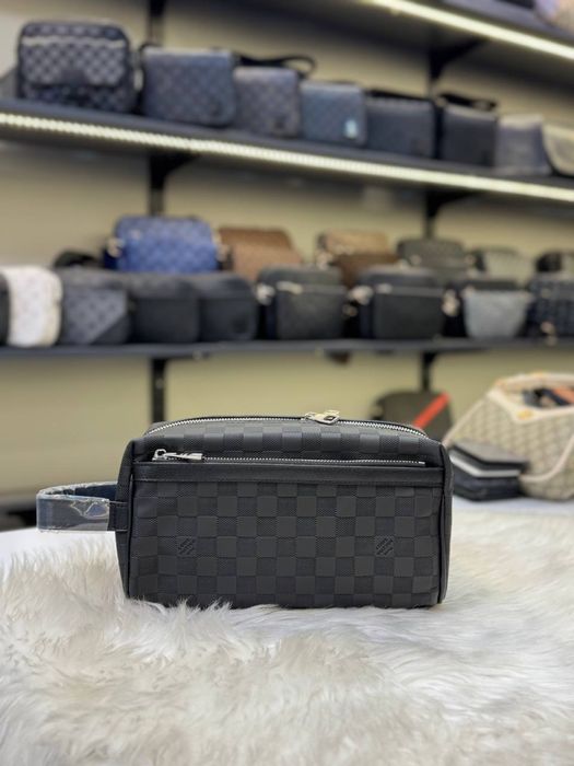 Чанти Louis Vuitton / плик/ несесер/Louis Vuitton