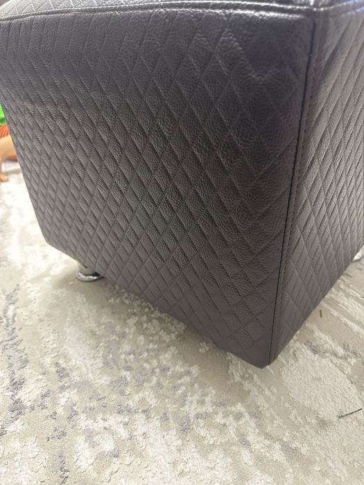 Продам пуфы кожаные