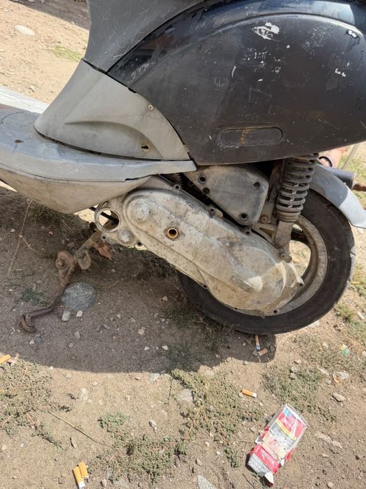 Vand scuter piaggeo 49 2 t, este defect.Nu are raci de la pedala și contactul.