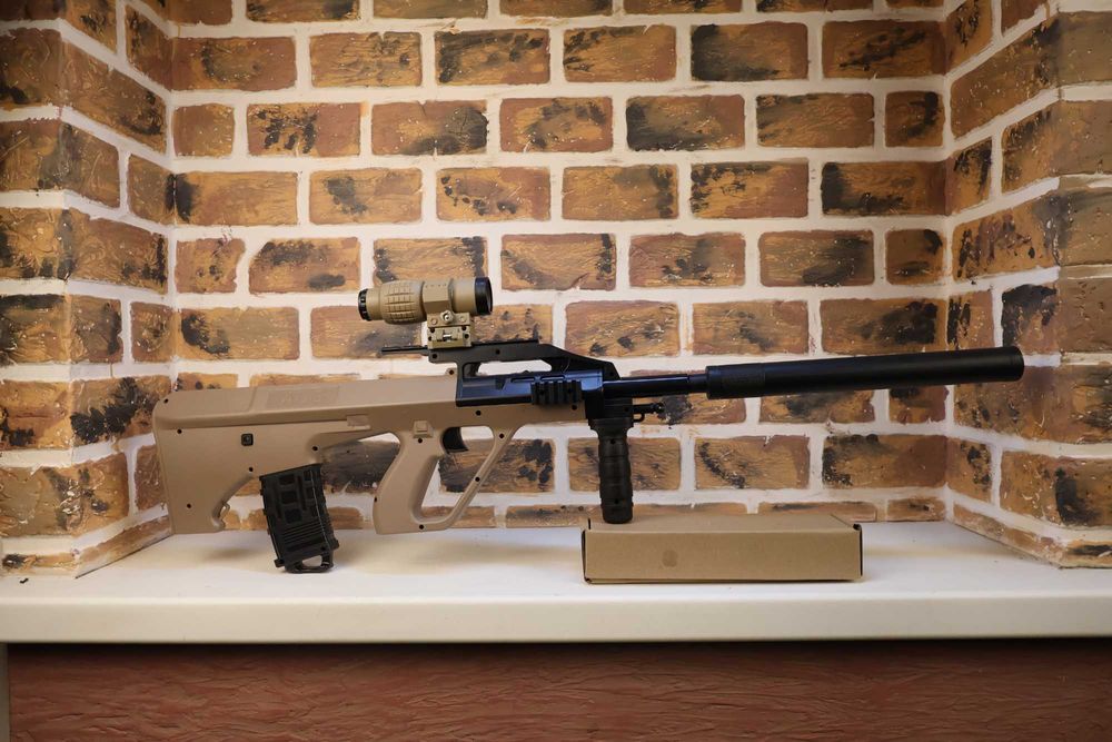 Автомат Steyr AUG на орбизах песочный