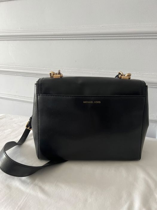 Продам кожаную сумку Michael Kors оригинал