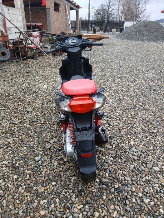 Scuter de vânzare de 49cc , fac si schimb pe atv si pun diferenta