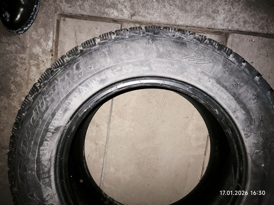Шины 215 65 R16 две штуки