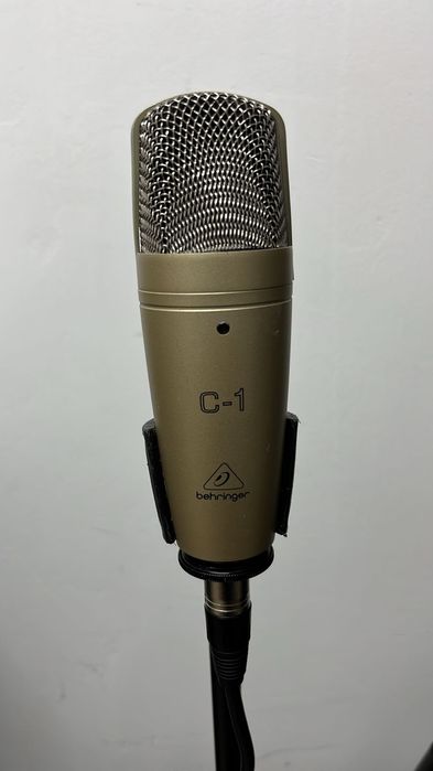 Студия студио записи микрофон, синтезатор