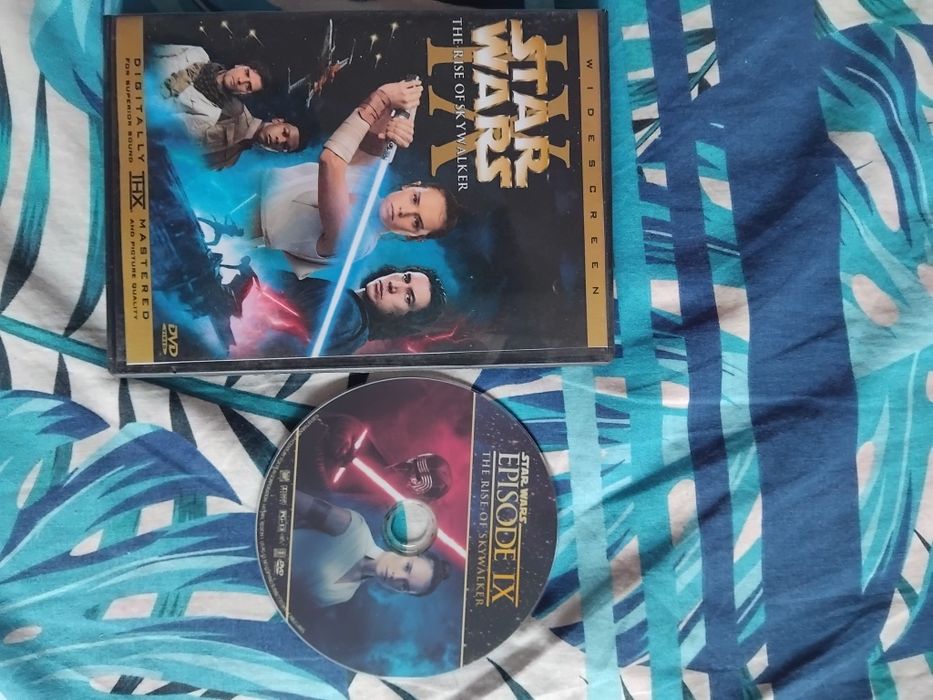 Дискове  ДВД с цялата серия на STAR WARS. Превода е БГ аудио