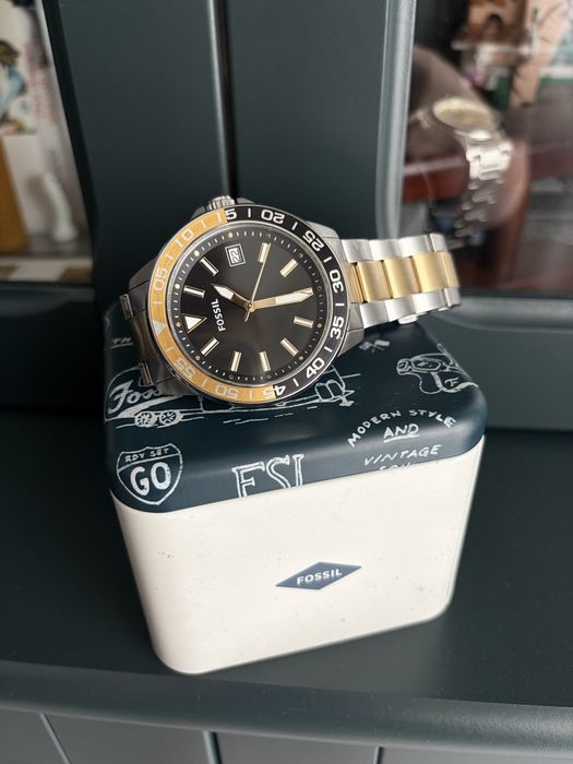 Ceas Fossil negru auriu