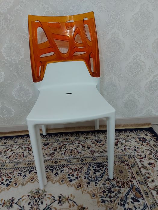 Стулья пластиковые производства Турции