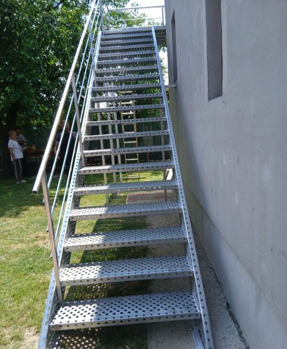 Scări exterioare galvanizate profesionale