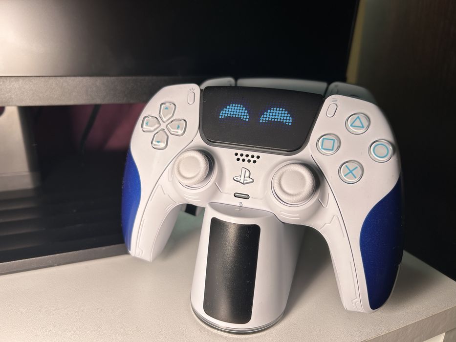 Kit gaming cu PS5 slim 825 GB