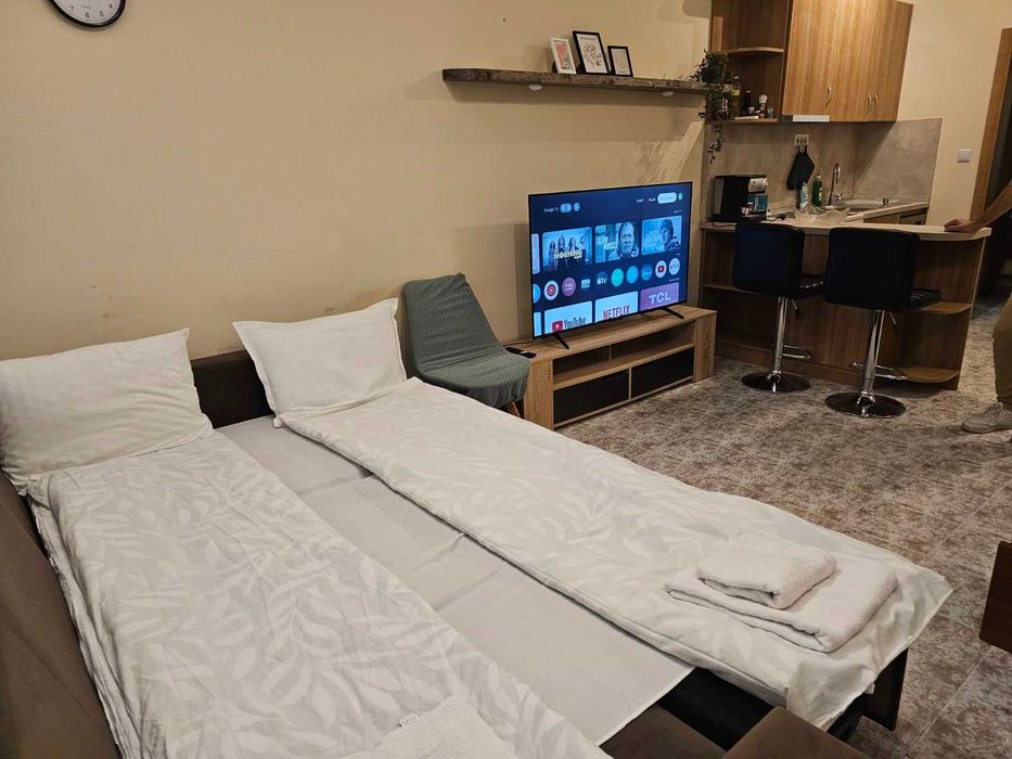 Нощувки - Bright and Cozy Studio w/ Garage near the Center