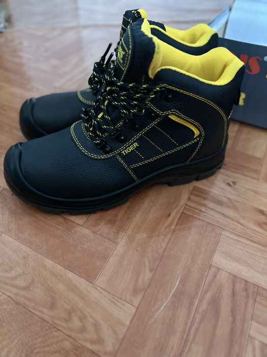 Летние новые спецботинки