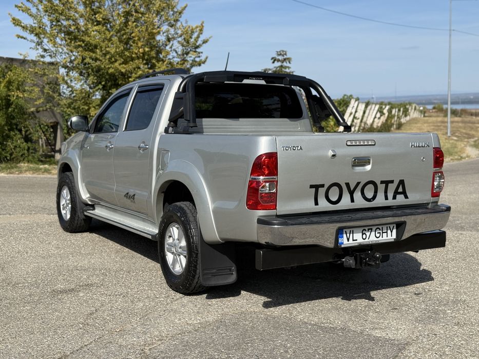 Toyota Hilux 2.5 /4x4/ 2013